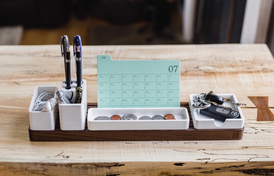 Desk calendar with pens for the content calendar article